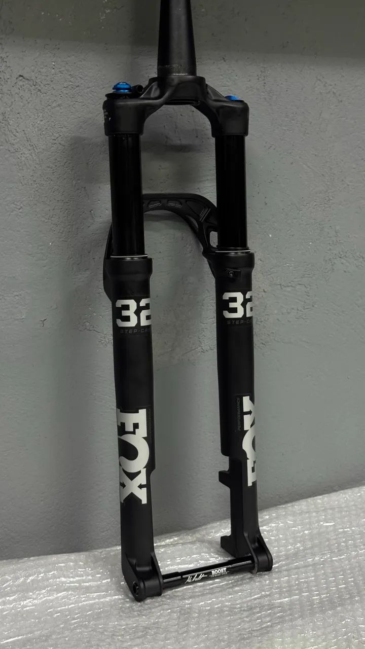 Fox 32 Step Cast 2026