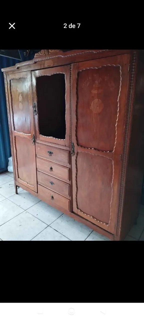 Guarda roupa antigo decada 50, madeira nobre.