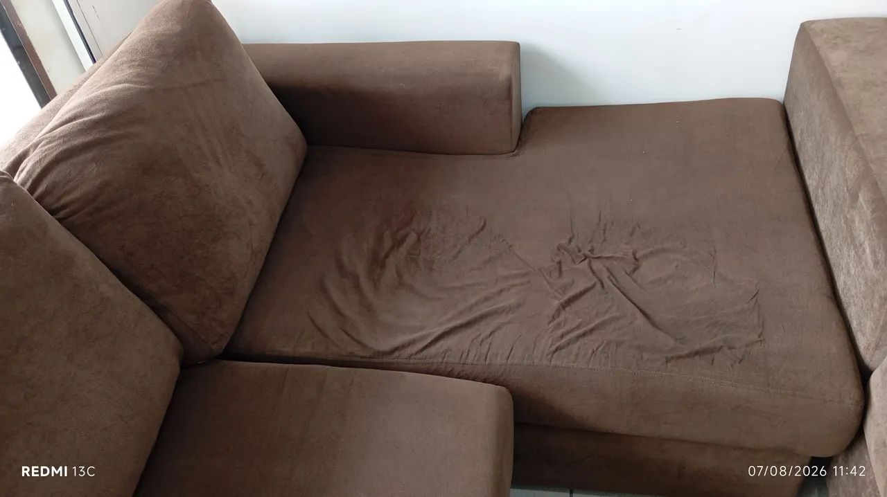 Vendo sofá decorativo 3 lugares com chaise - Foto 2
