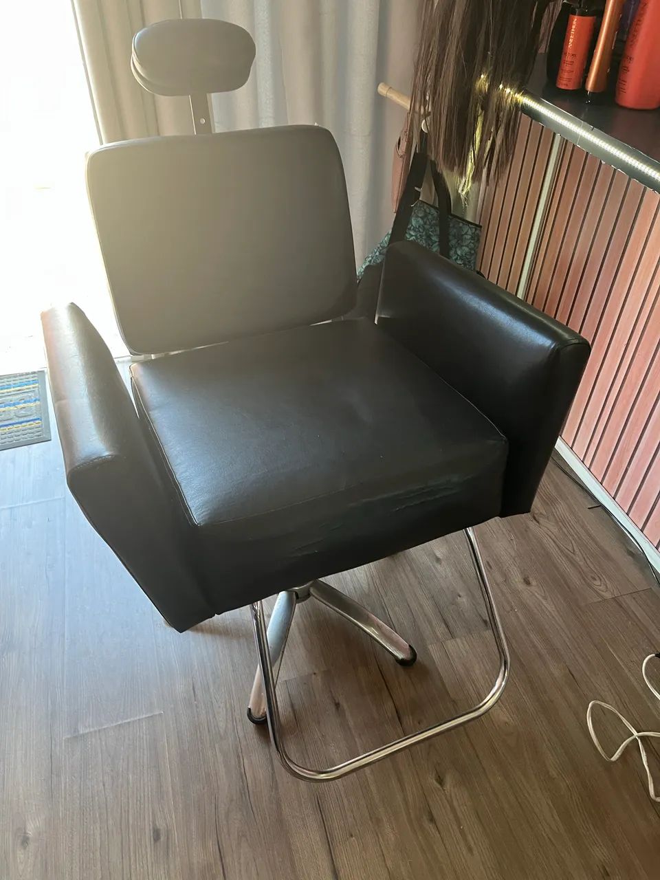 Vendo cadeira cabeleireiro e sobrancelha  - Foto 2