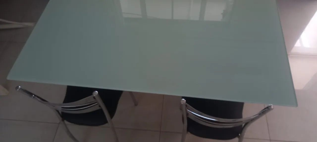 Mesa com 4 cadeiras