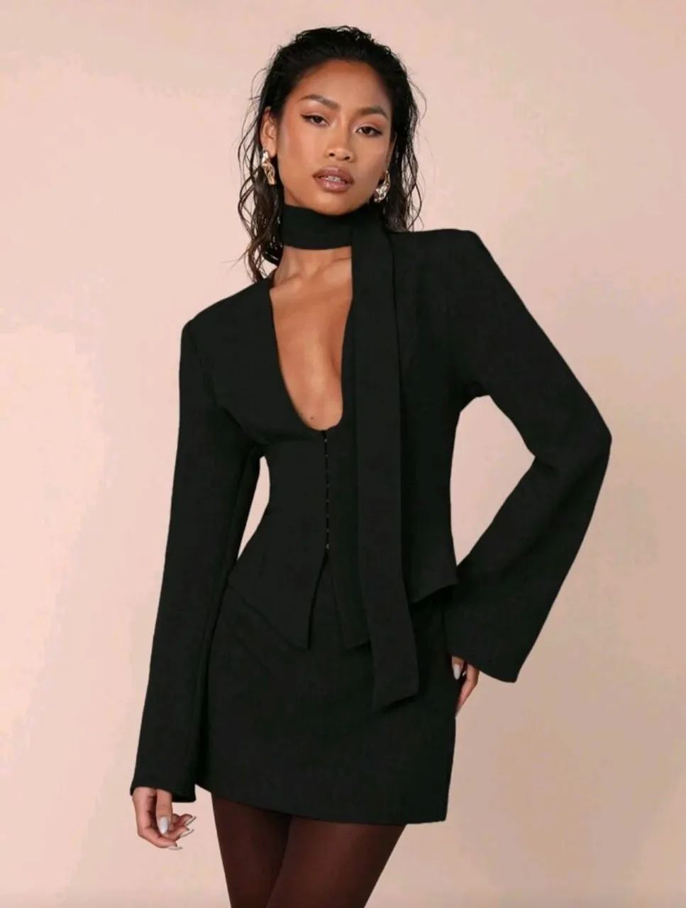 Conjunto Blazer Decotado e Saia (Tamanho PP)