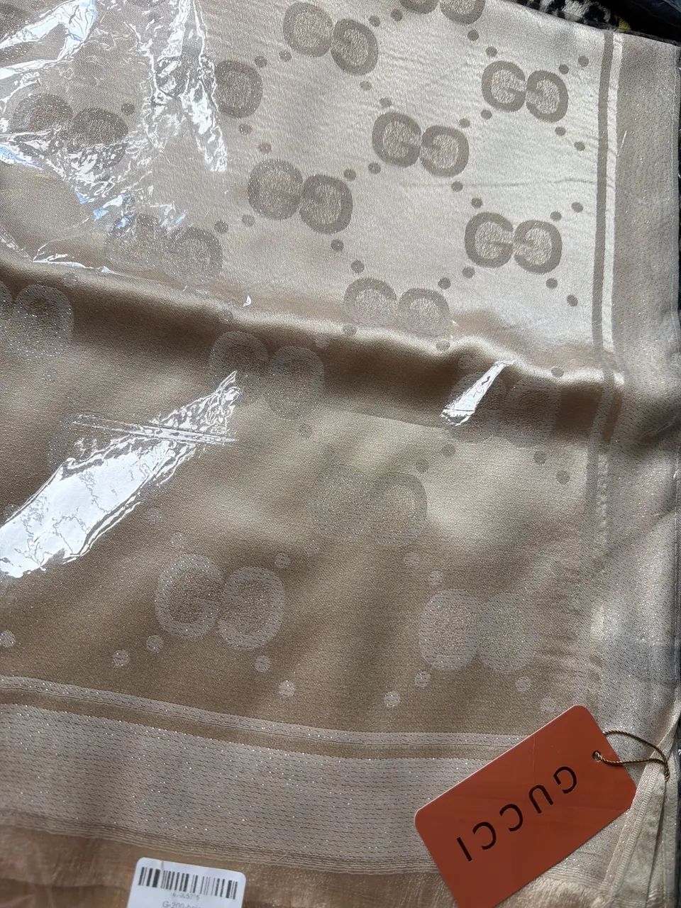Echarpe Gucci dourada luxo
