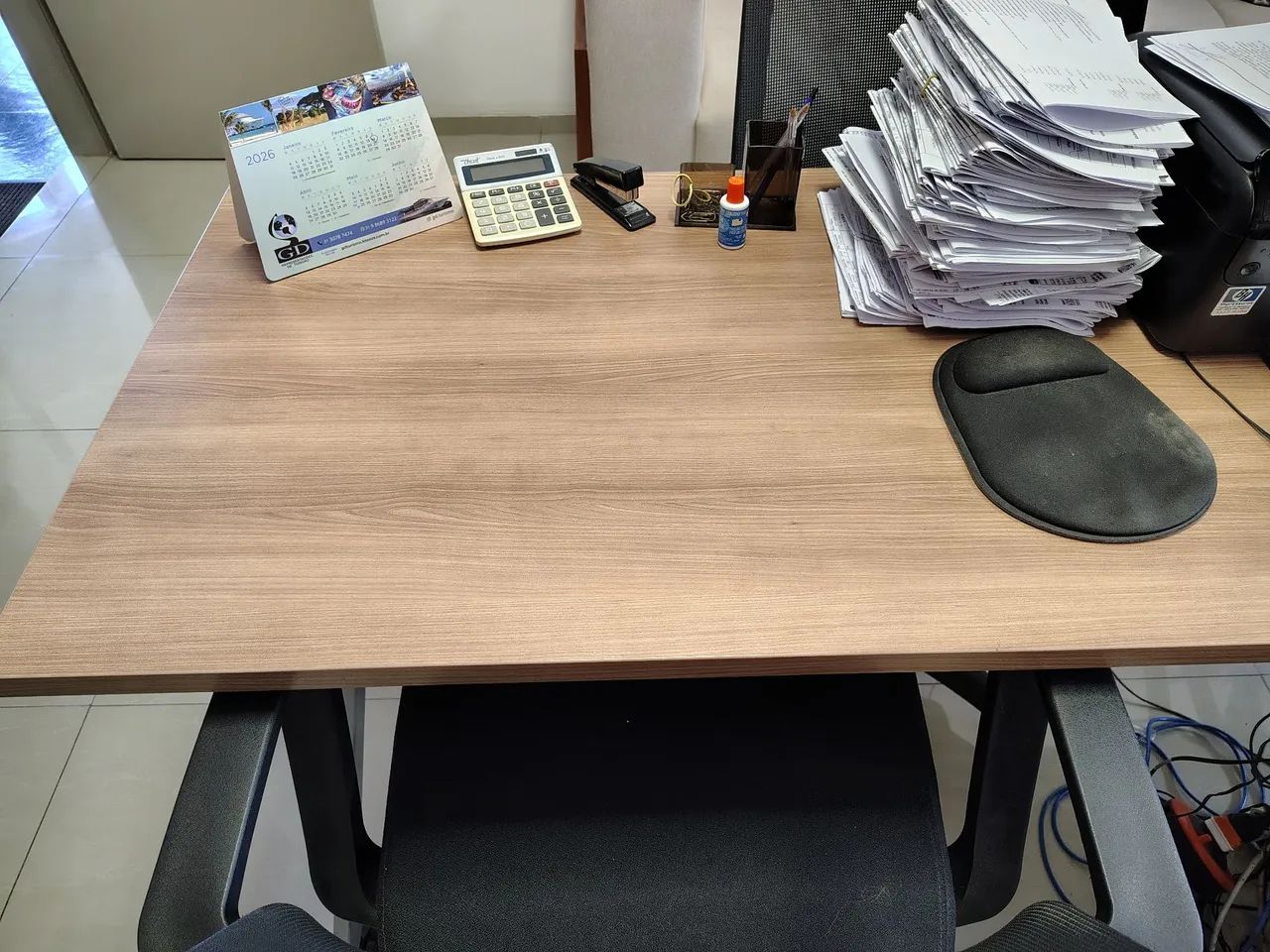 Mesa escritório com 2 cadeiras 