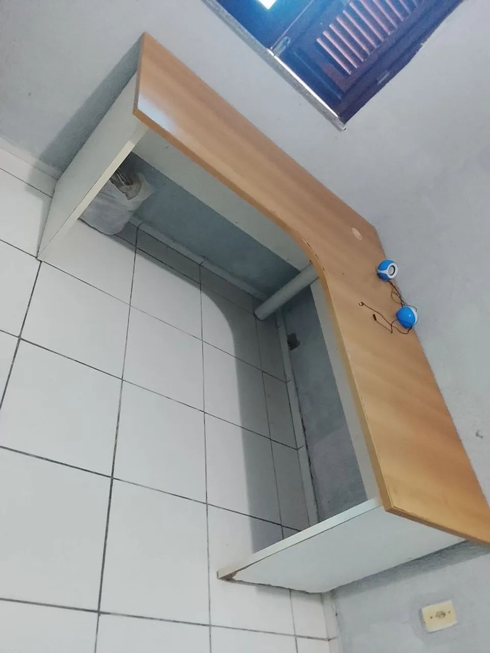 Vendo mesa e gaveteiro para escritório 