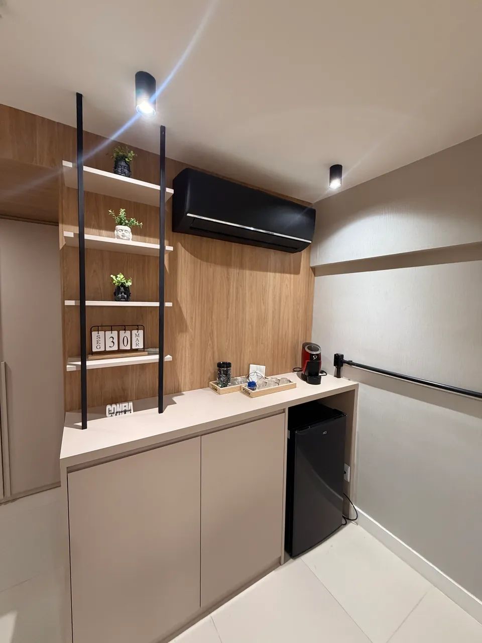 Alugo sala comercial(cota) arrumada  - Foto 4