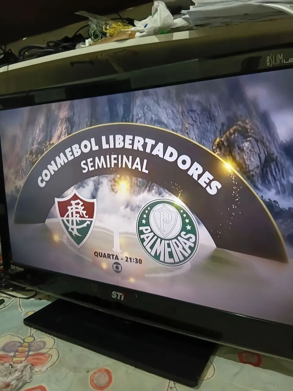 Tv semp Toshiba 40 polegadas Boa.
