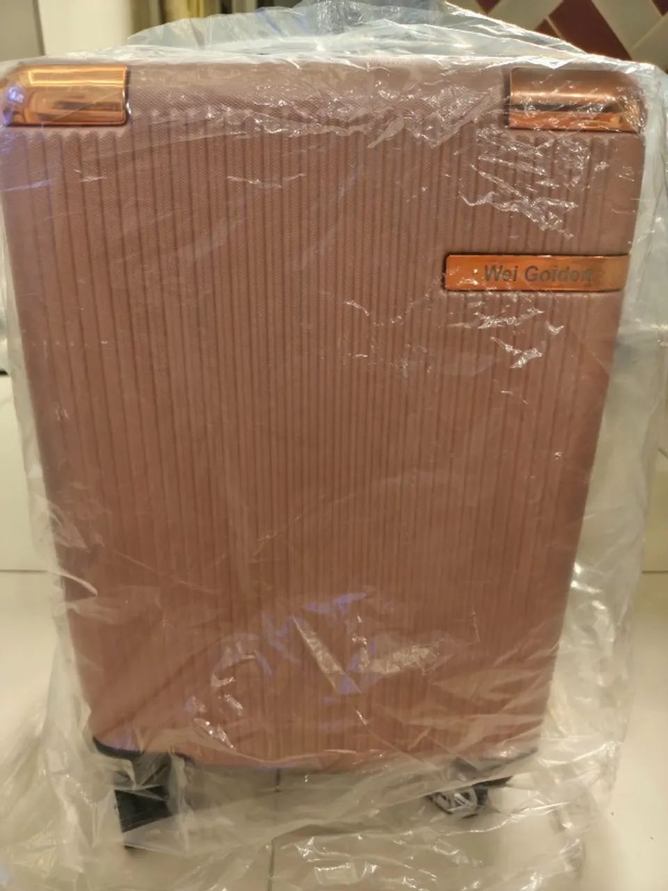 Mala de Bordo Abs, expansível e rodas 360º - R$ 180,00