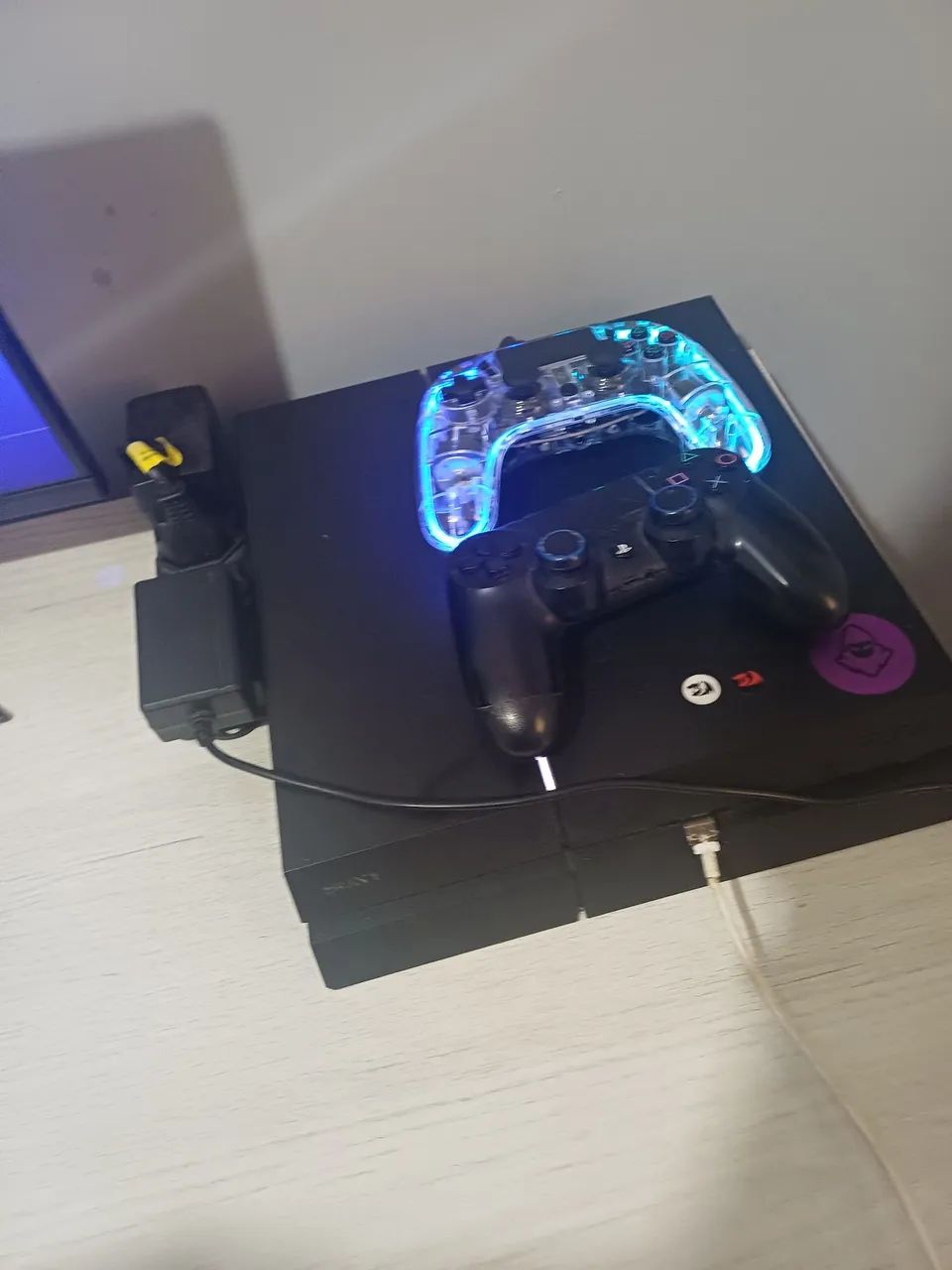 ps4 fat e dois controles - Foto 2