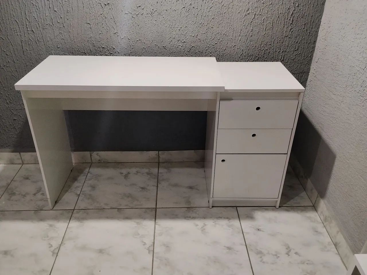 Escrivaninha branca 