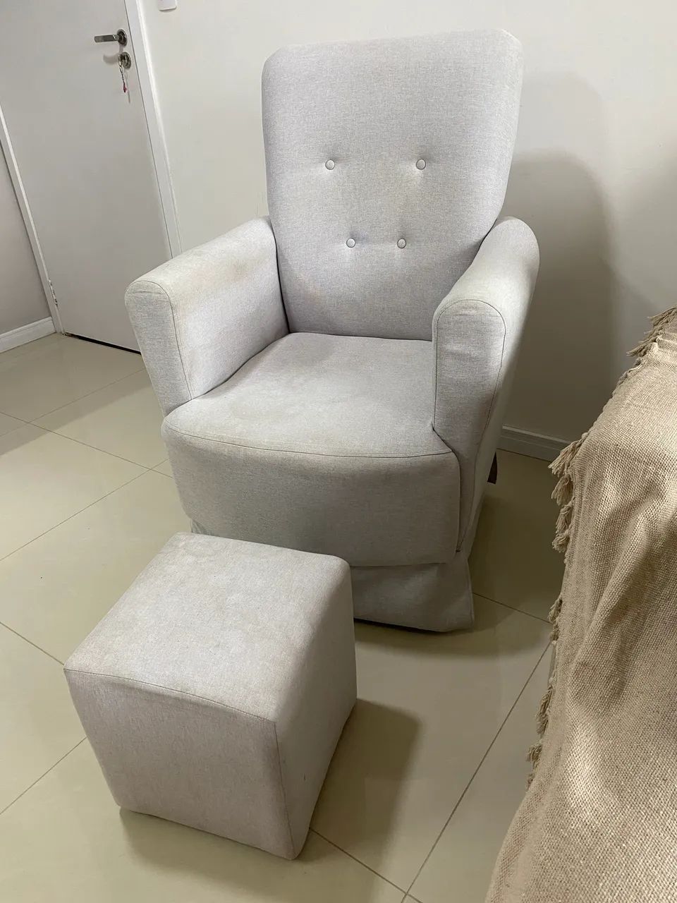 Poltrona amamentação em linho  - Foto 5