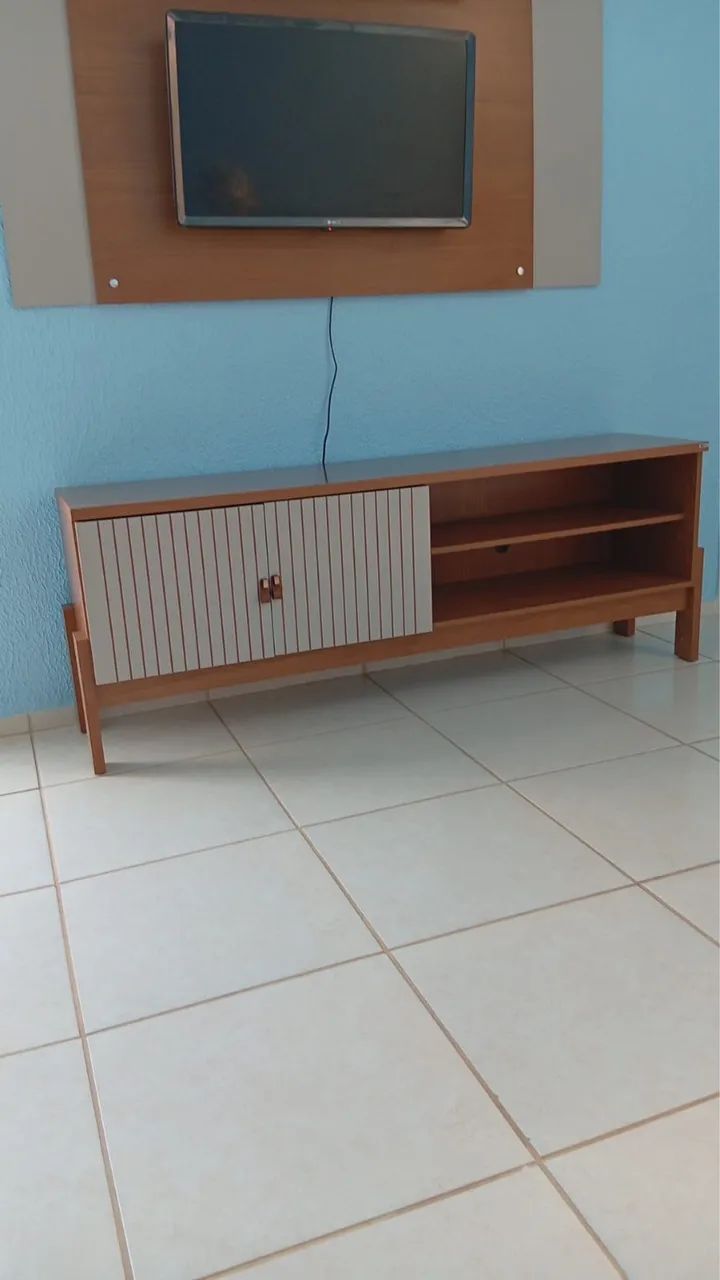 Rack com pés e detalhes frisados 1,60 L 