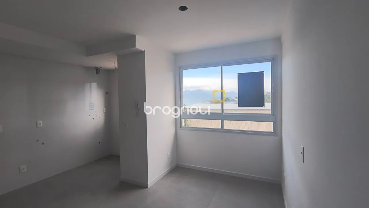 Apartamento com Vista para o Mar em Coqueiros | 2 Dormitórios (1 Suíte) - Foto 3