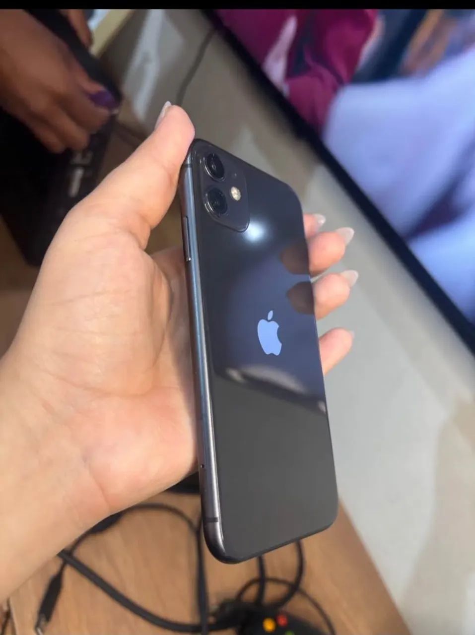 Vendo iPhone preto 64gb novinho 