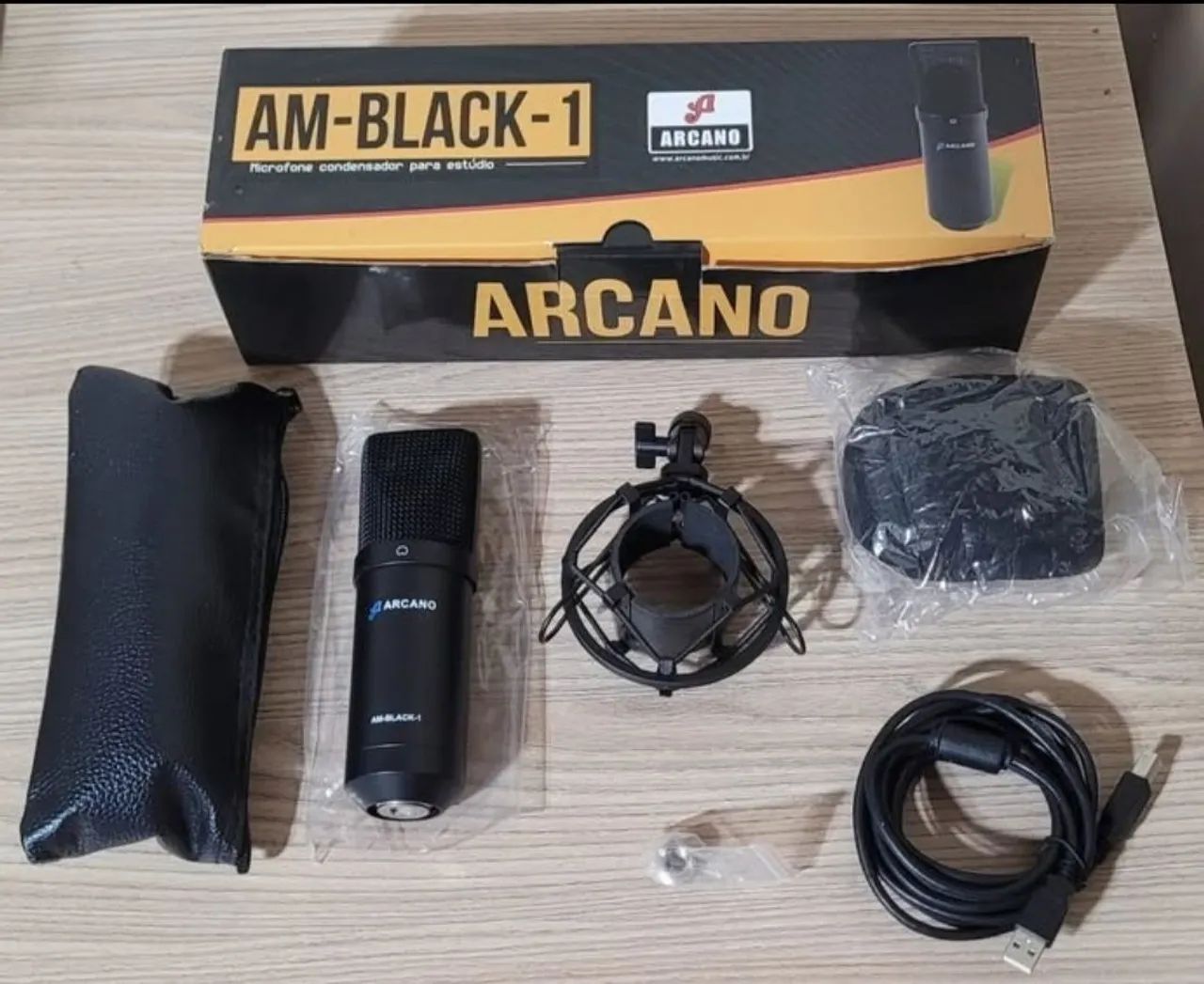 MICROFONE ARCANO AM-BLACK - 1 e Pedestal