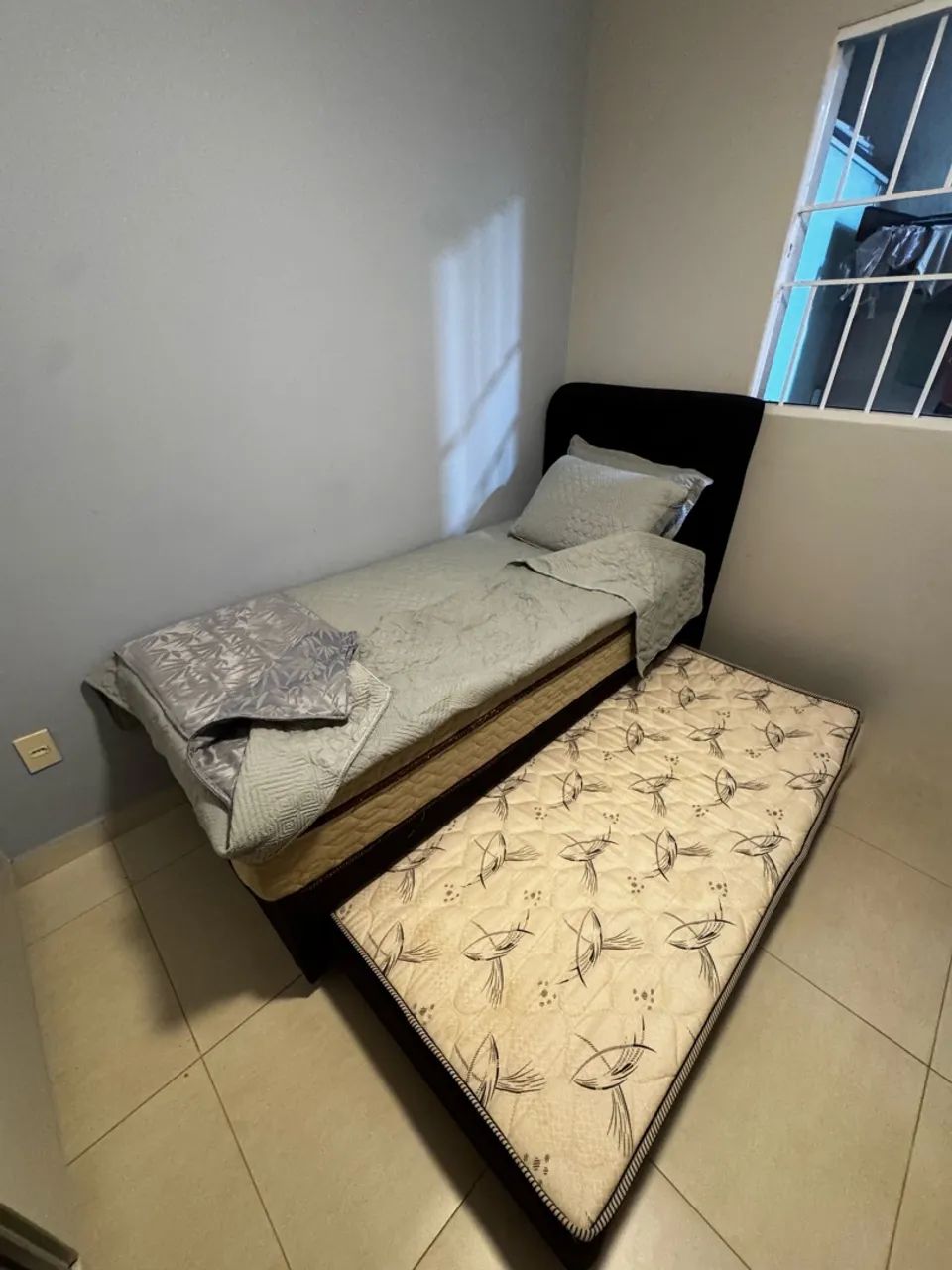 Cama box solteiro com cama inferior e cabeceira