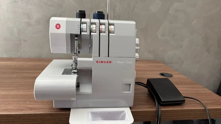 Máquina Costura Singer Overlock Heavy Duty completa na caixa poquíssimo usada