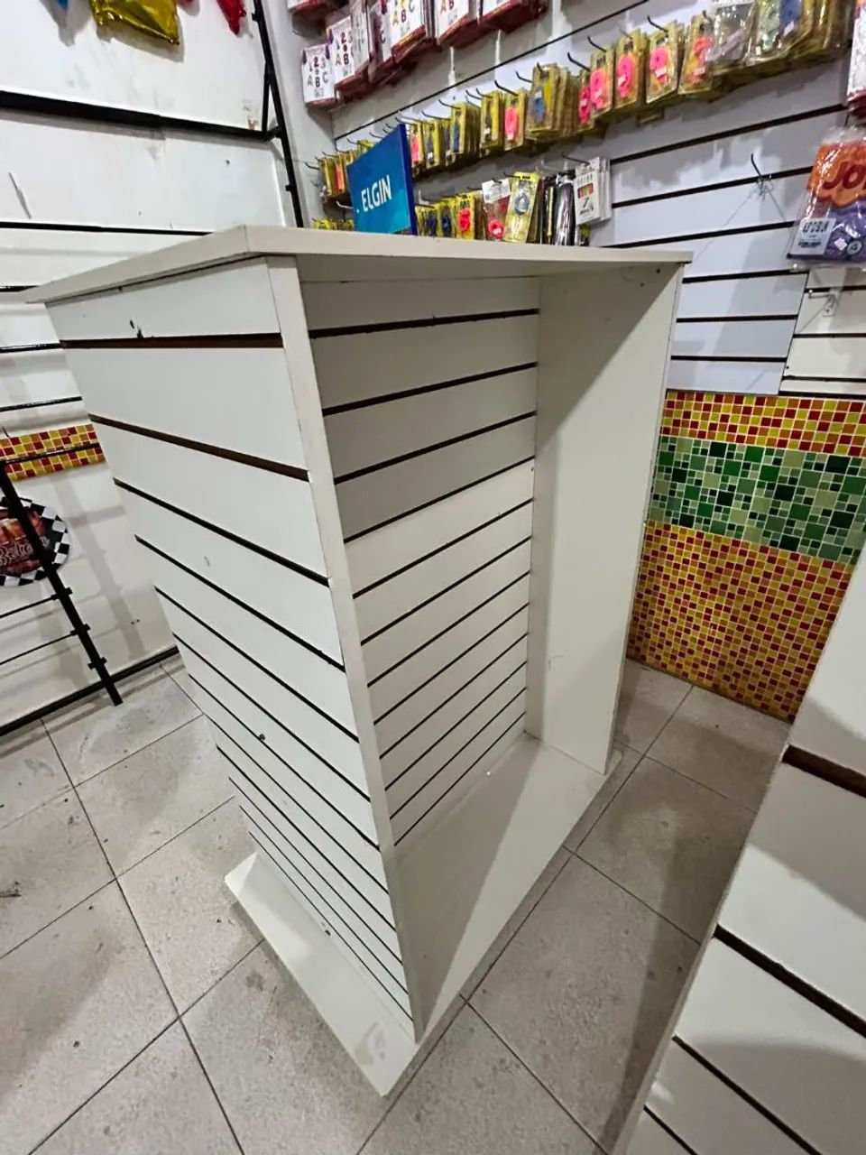 Gondolas multiuso MDF deixando seu negócio mais elegante. - Foto 4