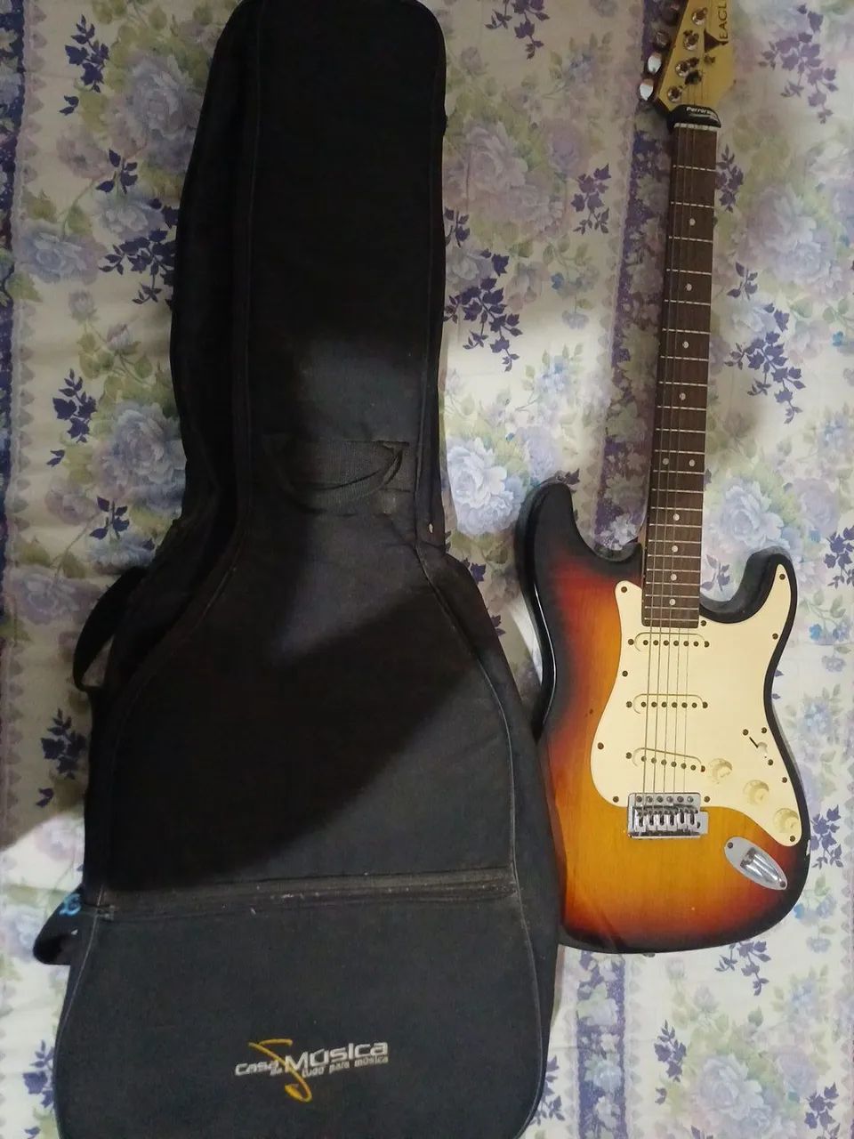 ? Guitarra Eagle Stratocaster Sunburst + Capa - Funcionando 100% ? - Foto 5