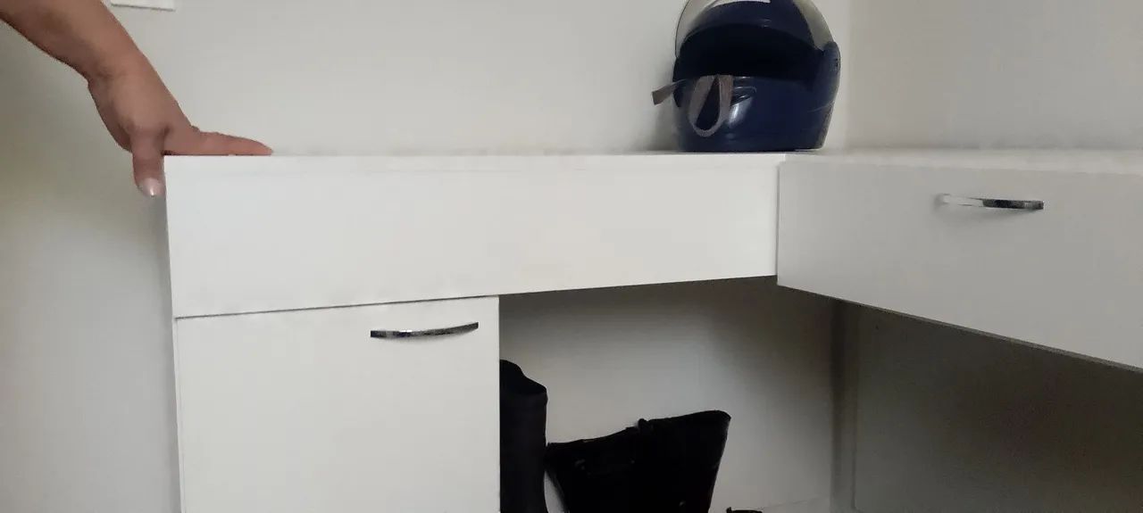 Vendo escrivaninha usada. 