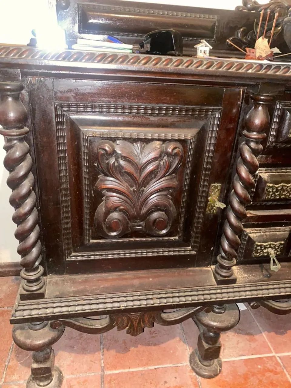 Conjunto Mobília Antiga (Buffet, Cristaleira, Mesa e Cadeiras) - Foto 2