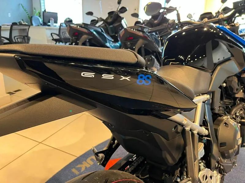 GSX-8S Gsx-8s 2027 - 1527338878 | OLX