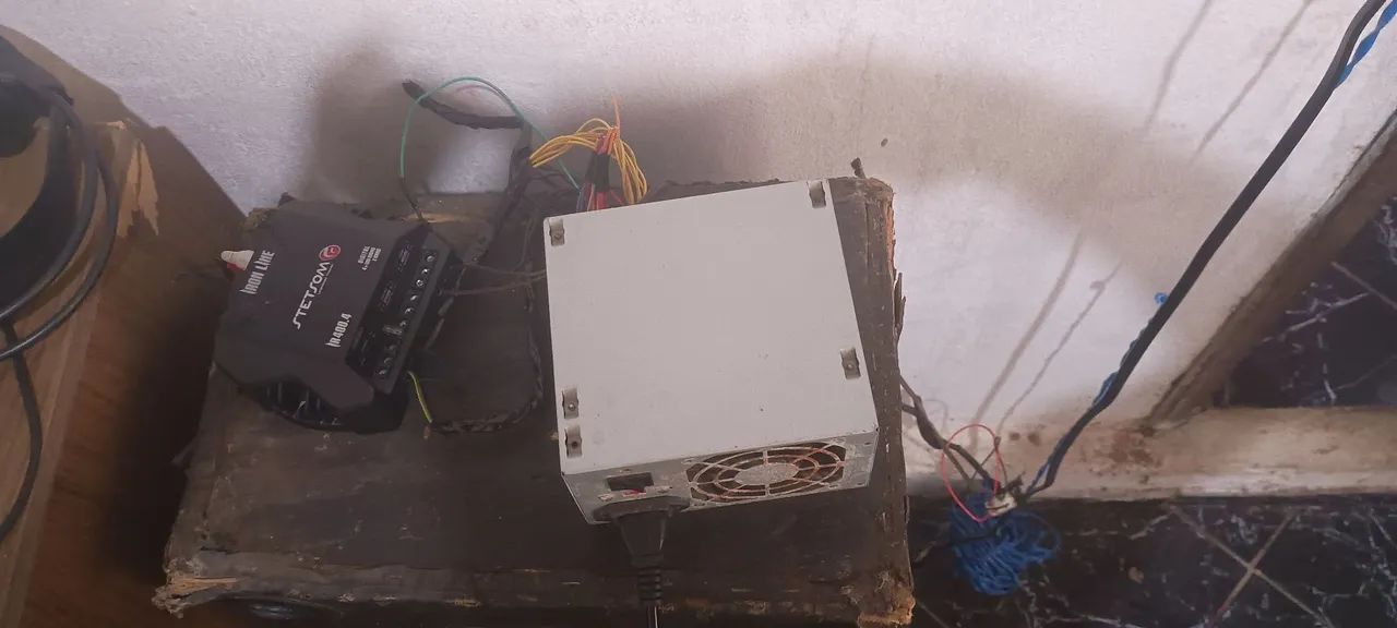 Caixa de som automotivo adaptada