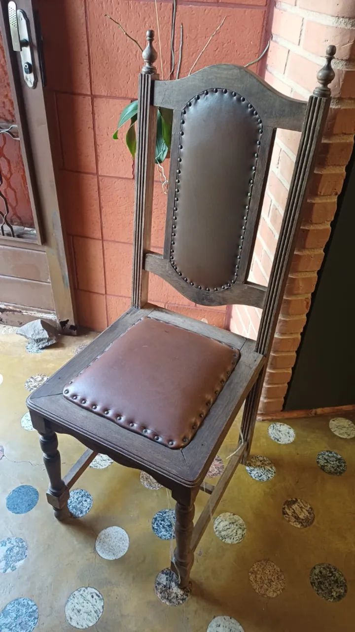 Conjunto de 4 cadeiras em madeira maciça de Sucupira