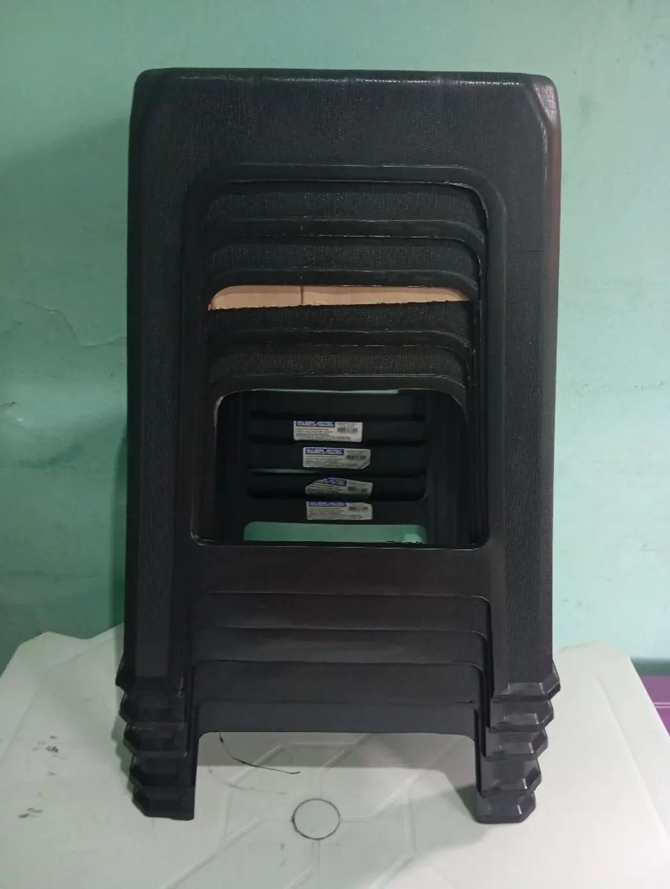 Bancos de plástico resistentes até 120 kilos  - Foto 2