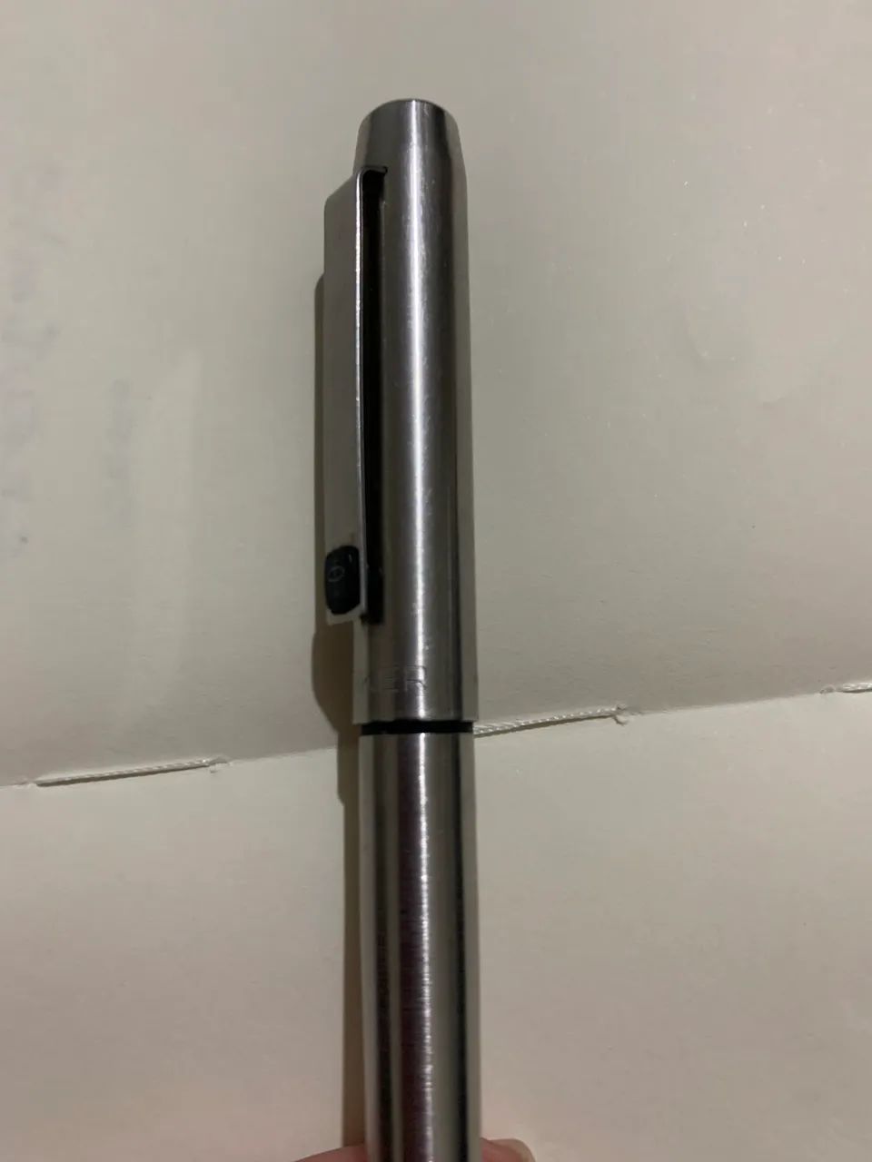 caneta esferográfica de metal Parker 25. 