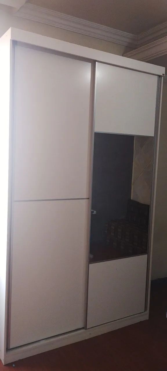 Guarda roupa de solteiro com espelho  - Foto 3