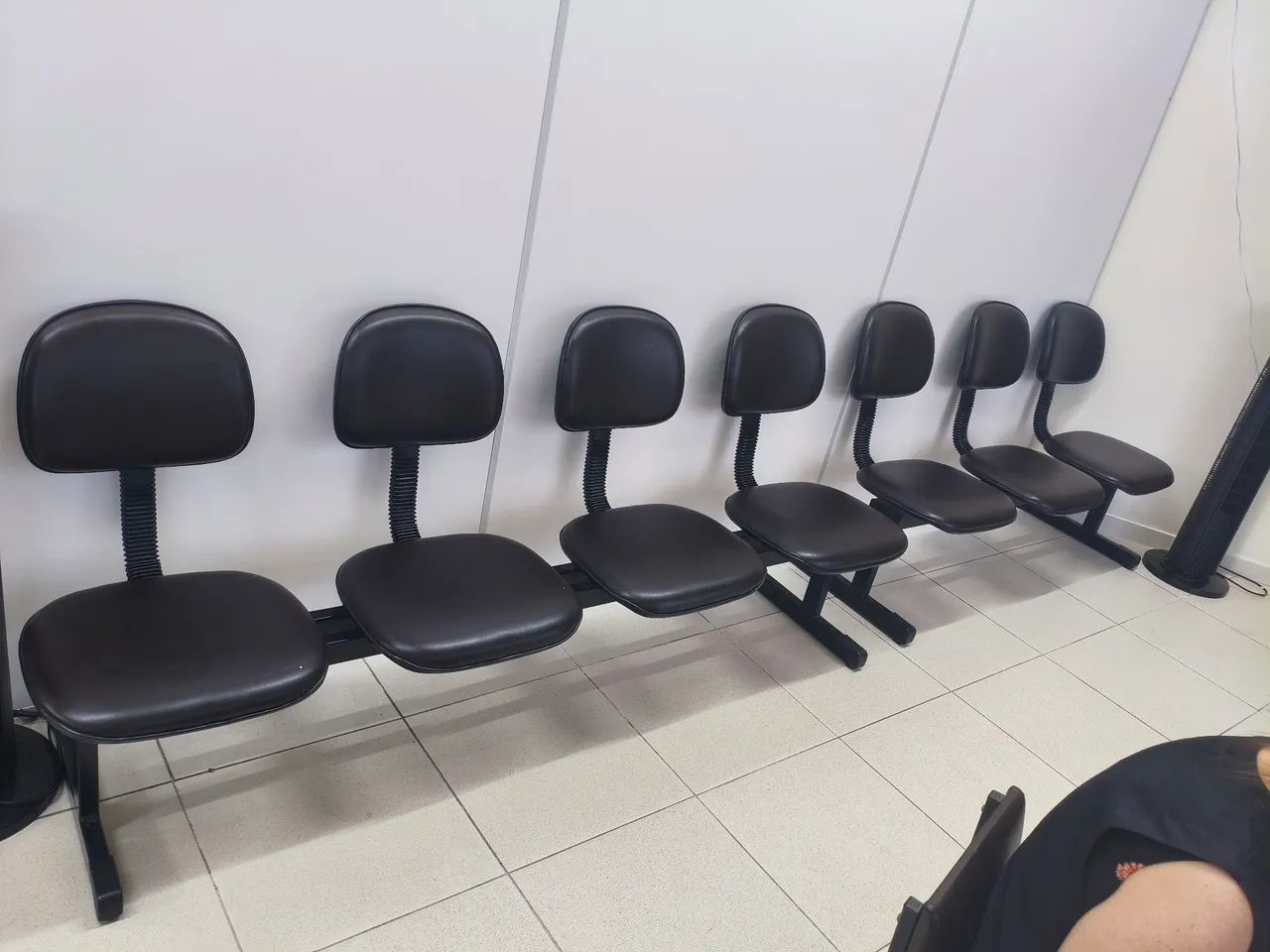 Vende Balcão , espelho s, cadeiras de cabeleireiro e banco de espera - Foto 2