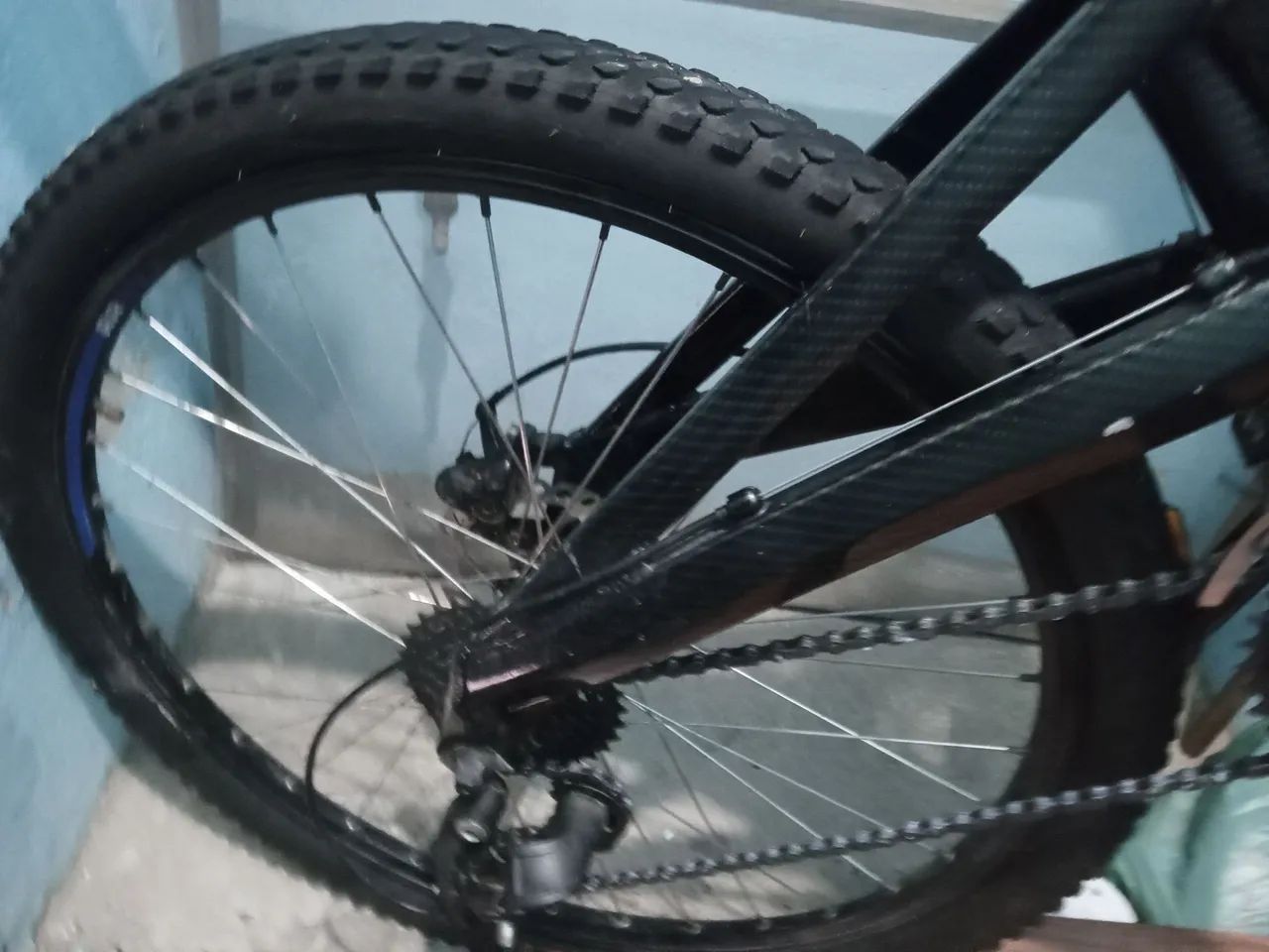 Bicicleta com amortecedor Rockrider 6.3 Full suspension a pintura imita fibra de carbono  - Foto 5