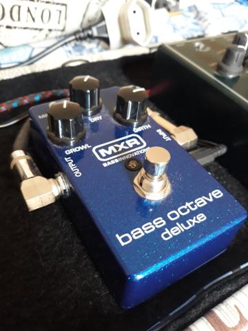 Pedal oitavador contrabaixo