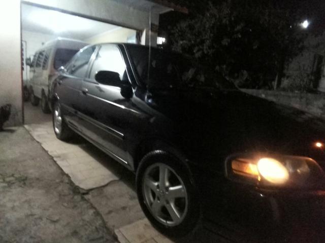 Sentra completo em excelente estado de conservação