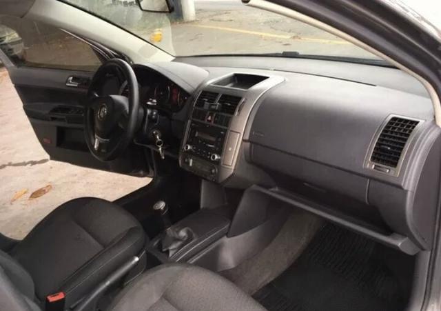 Volkswagen Polo Sedan 1.6 Vht Comfortline Total Flex 4p