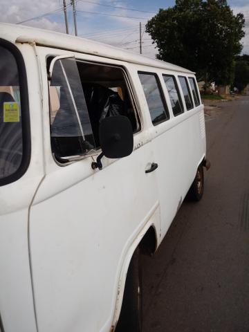 Vendo uma kombi