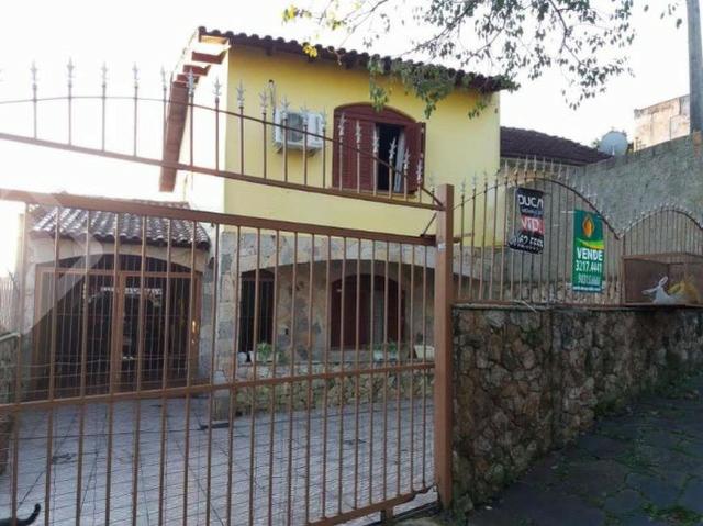 Casa alvenaria 190 m² com 3 dormitórios com garagem e vaga na Medianeira
