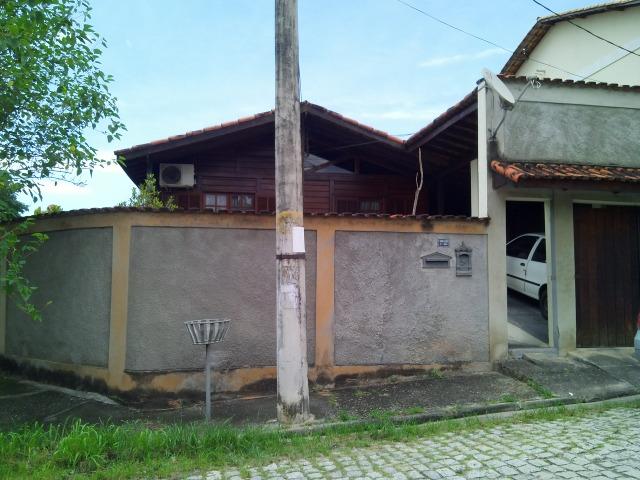 Ótima casa com piscina c/ 02 quartos