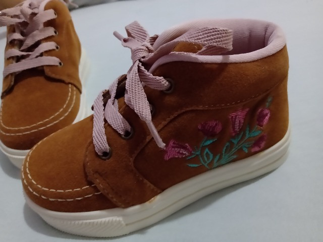 2 tenis infantil por 75