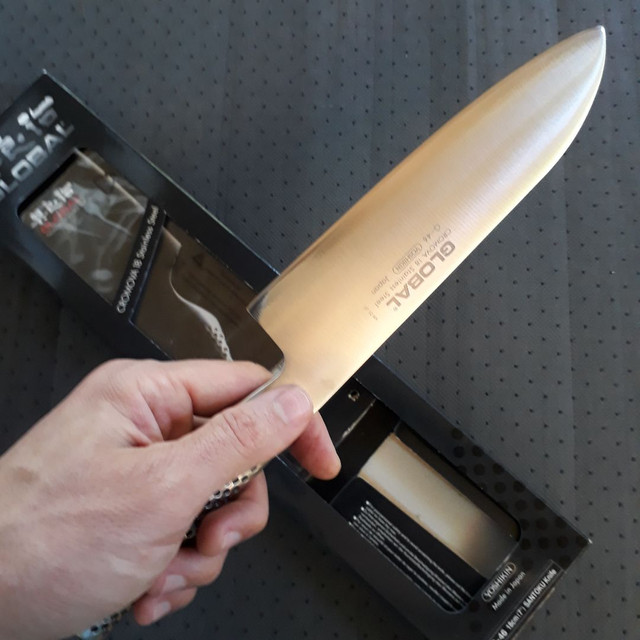 Faca Global G46 Santoku , faca Global GF33 forjada, faca Victorinox chef 10 Classic
