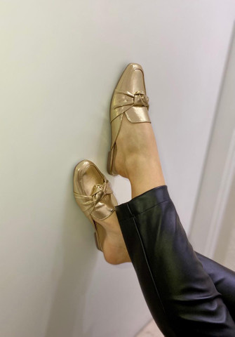sapato mule dourado