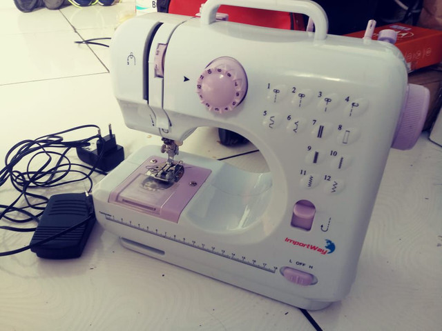 Vendo máquina semi nova