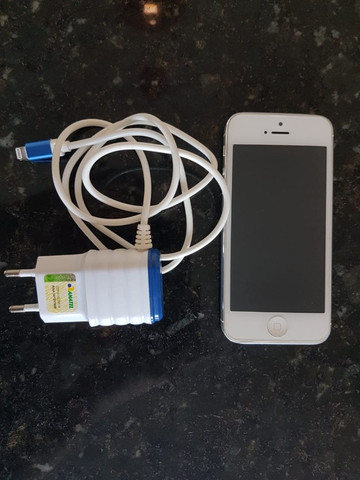 Iphone 5s com carregador duplo turbo - Foto 3