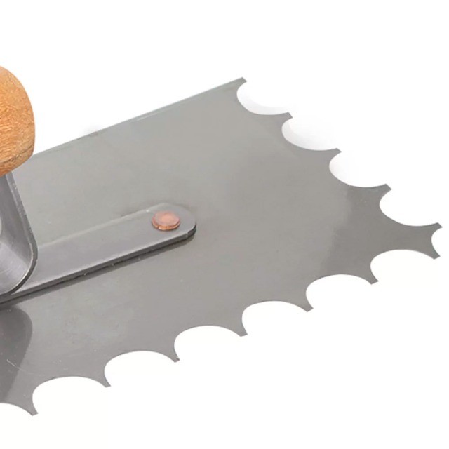 Desempenadeira de Aço Dentada com Cabo de Madeira Raio 10mm x 38cm Cortag 61295 - Foto 2