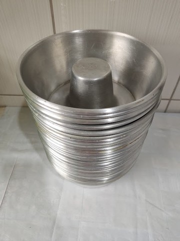 Lote De 27 Formas De Aluminio Para Bolo Ou Pudim com furo 20 Cm - Foto 5