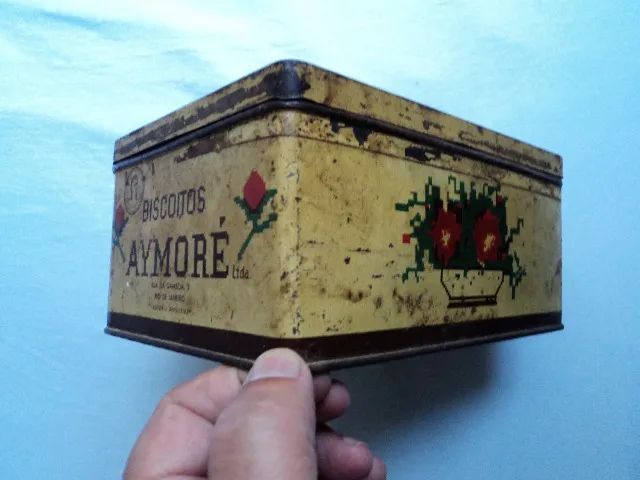Antiga e Rara Caixa de Costura Original Lata de Biscoitos Aymoré anos 50 - Foto 2