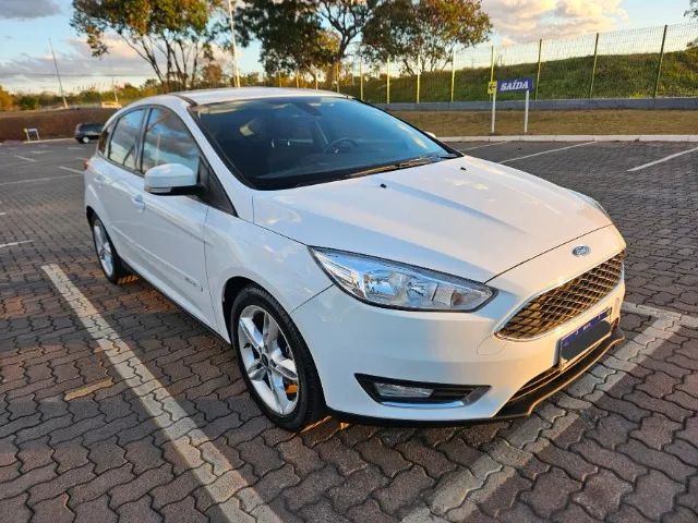 FORD FOCUS ford-focus-2014-sedan-aut-power-shift-pego-carro-ate-25-mil-e-volta  em segunda mão - O Parking