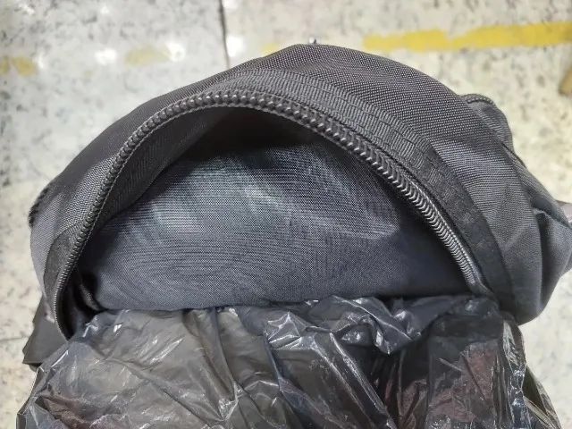 Mochila de Costa Original Oakley Preta Mini Icon 2.0 c/ ferrolhos