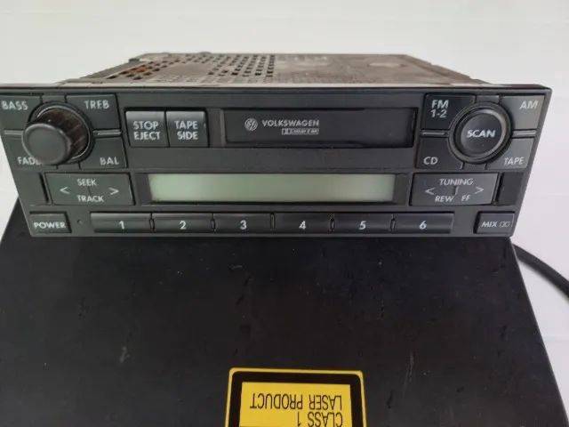 Radio toca fitas original Golf Volkswagen anos 2000 com disqueteira para 6 cds.